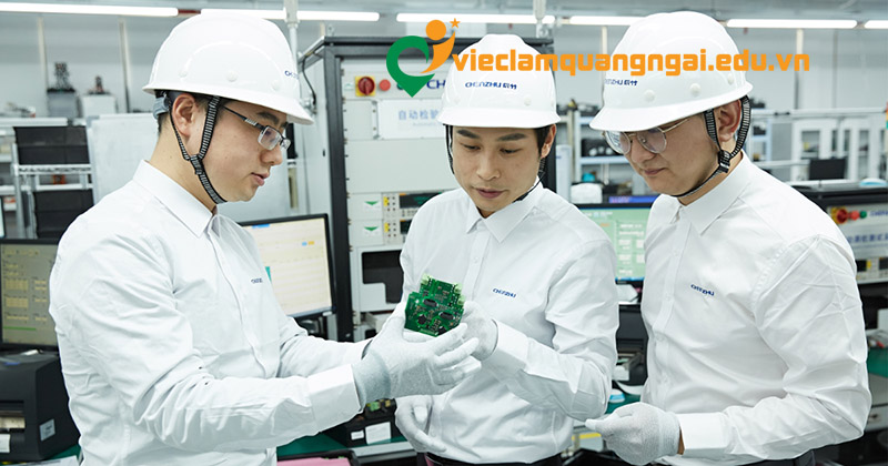 Nhân viên kiểm soát chất lượng QC