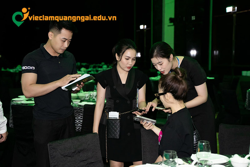 Nhân viên tổ chức sự kiện.