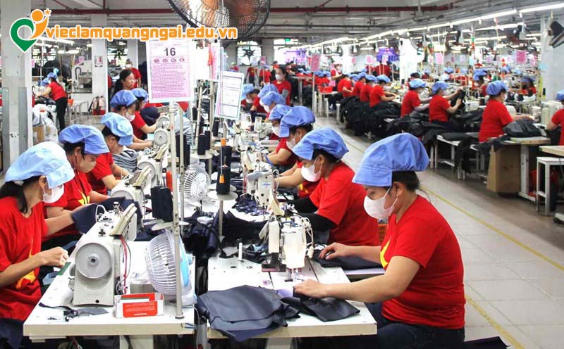 Lao động phổ thông làm việc theo ca tại nhà máy