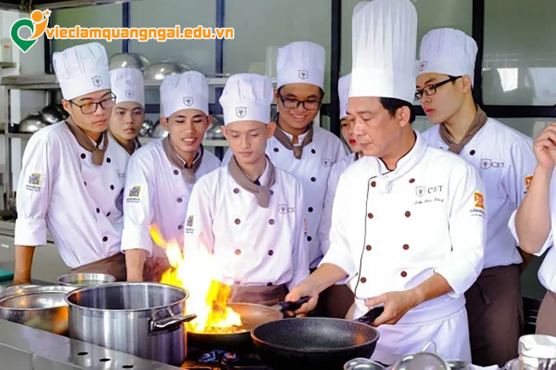 Môi trường bếp chuyên nghiệp dành cho người mới bắt đầu theo nghề