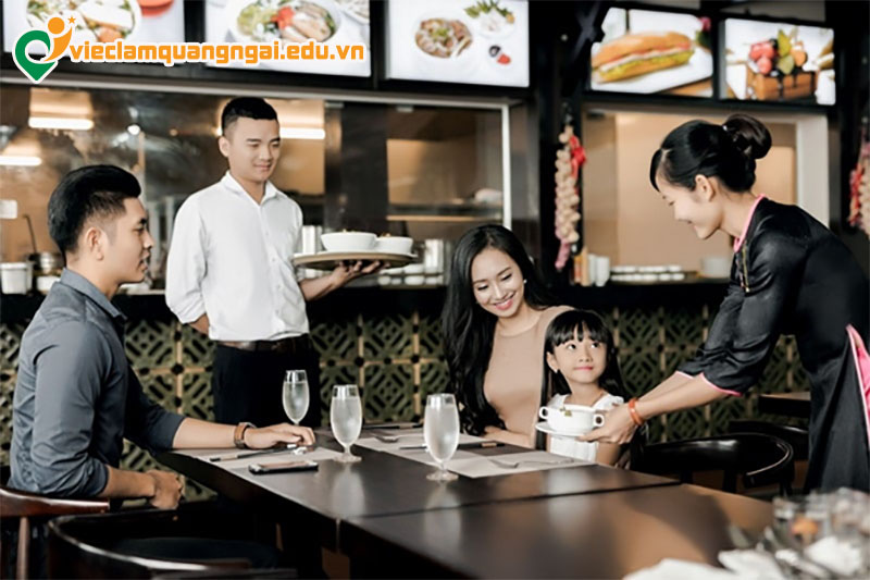 Kỹ năng giao tiếp và phục vụ khách hàng